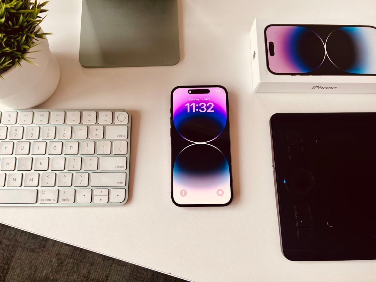 Apple Unveils New iPhone with Revolutionary Features